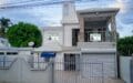 Venta de hermosa casa recién reconstruida de 2 niveles en el sector residencial Socia